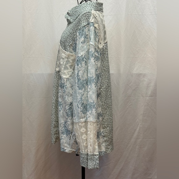 34B - POL Lace Overlay Top in Cream and Blue - Picture 6 of 8